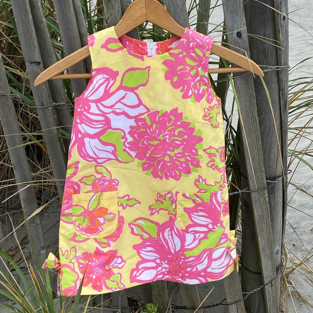 New With Tags Lilly Pulitzer Girls Shift Dress
Flower Print